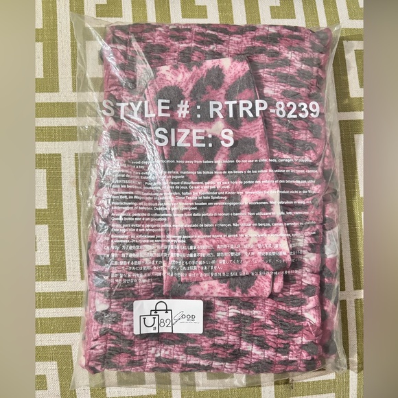 NEW! Zenana Womens smocked Top and Shorts Set Cranberry Leopard S - Picture 10 of 10